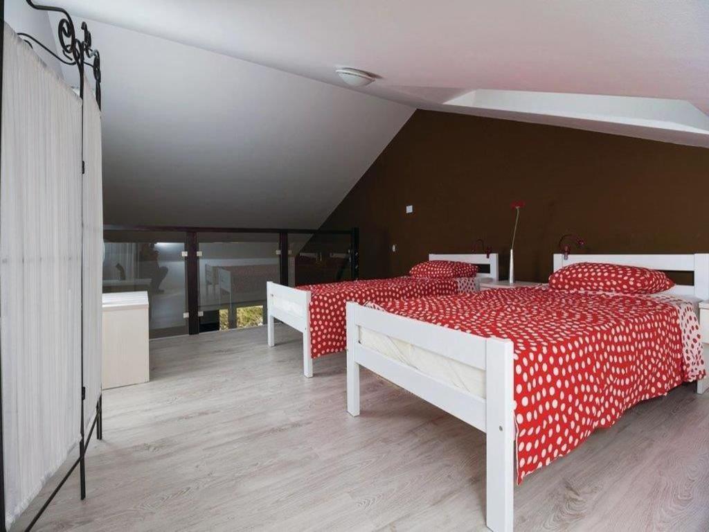 Apartments Grzic Porozina Exterior photo